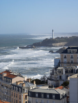 La pointe Saint Martin et la grande plage &agrave; Biarritz en France	