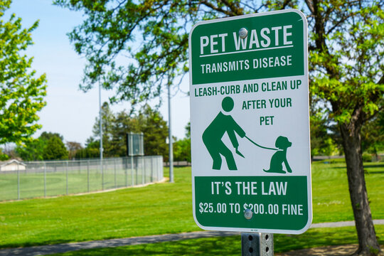 Clean up after pet sign at public park
