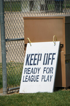 Kep off sports field sign