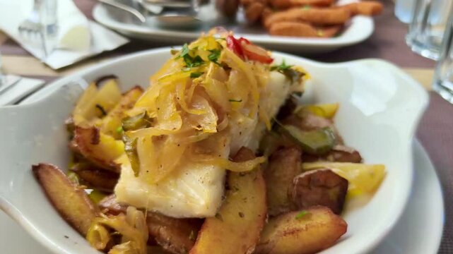 Lomo de pescado de Bacalao al estilo t&iacute;pico portugu&eacute;s en  localidad de Veirao