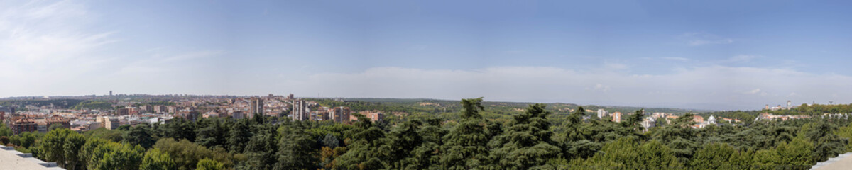 Fototapeta premium Panoramic View of Madrid Skyline and Green Urban Landscape