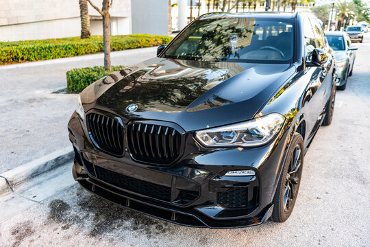 Miami, Florida, USA - July 27, 2025: BMW X5 G05 2019 SUV car. Luxury SUV car BMW X5 G05. Car BMW X5 G05 SUV parked outdoor. Black SUV car, corner view.