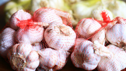 Garlic is packed in red mesh bags. © Harismoyo