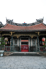 Obraz premium TAIPEI, TAIWAN - April 25, 2026. View of the Longshan Temple in Taipei, Taiwan, landmark and popular.