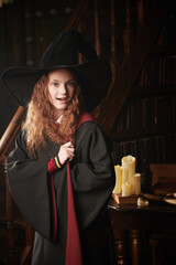Naklejka premium Enchanted Library Smile