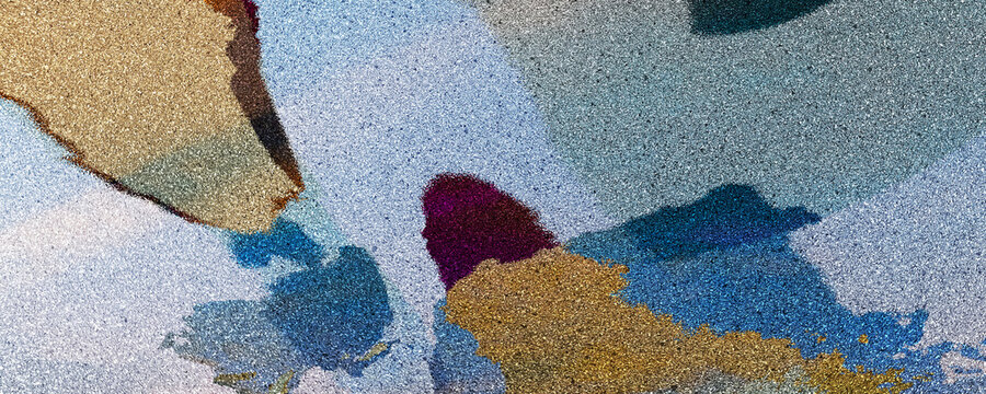Composi&ccedil;&atilde;o art&iacute;stica com elementos abstratos e visual sofisticado para identidade corporativa.