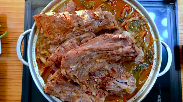 한국,음식,감자탕,뼈다귀해장국,돼지고기,Korea, food, gamjatang, bone broth, hangover soup, pork