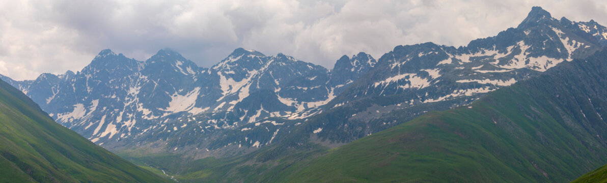 The flowery plateau and scenery of the Ka&ccedil;kar Mountains.