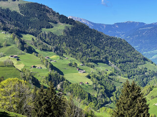Alpine meadows and pastures on the slopes of the Uri Alps mountain massif and in the alpine valley Melchtal - Canton of Obwalden, Switzerland (Kanton Obwald, Schweiz) © Mario