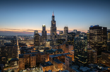 Obraz premium Aerial view of the night skyline of tall buildings in the city of Chicago, USA