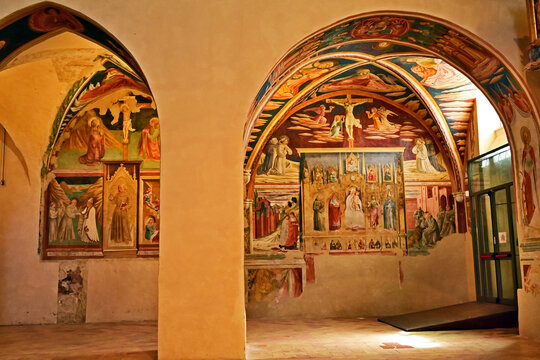 Montefalco, interno e decorazioni della Chiesa di San Francesco, Umbria, Italia