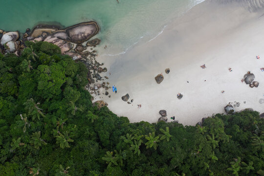 vista aerea drone litoral costa florianopolis brasil mar natureza