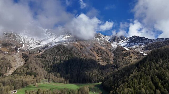 montagna alpi neve drone vallata Val di Sole pejo natura