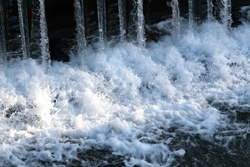 堰の水の流れ © 正行 北島