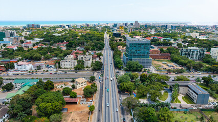 Naklejka premium Aerial view of Accra ghana cityscape featuring busy roads, buildings, and green trees