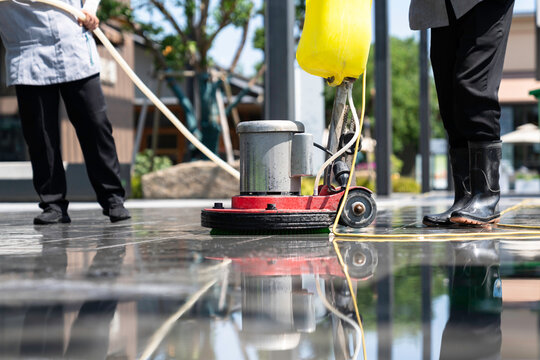washing floor with machine