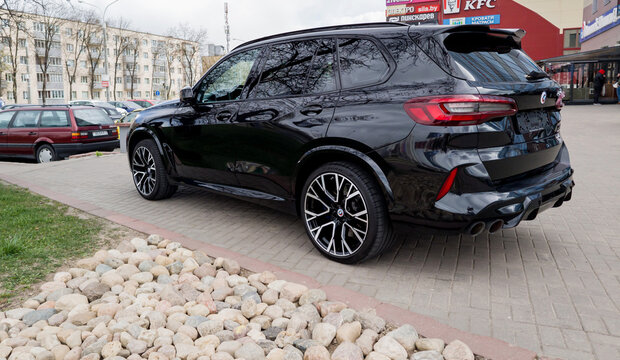 black BMW X5 M Competition