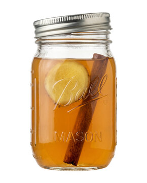 Mason jar of traditional switchel haymakers punch
