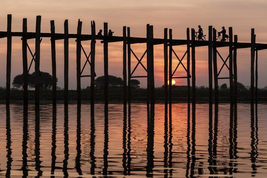 U Bein Bridge in the evening light, near Mandalay, Myanmar
