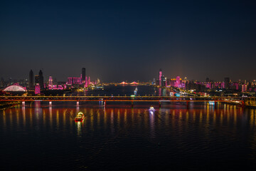 Obraz premium Night view of Wuhan, Hubei, China's city skyline and landmarks