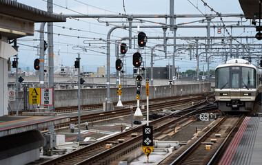 Japanese trains enter the station during the day © Carl