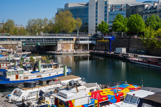 Le pont du m&eacute;tro au dessus du port de l'Arsenal