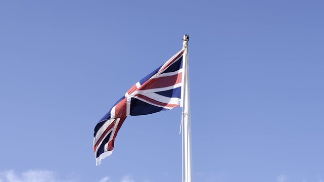 Bandera del Reino Unido Union Jack ondeando al viento