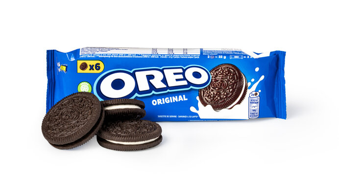 Oreo original chocolate sandwich cookies and blue packaging