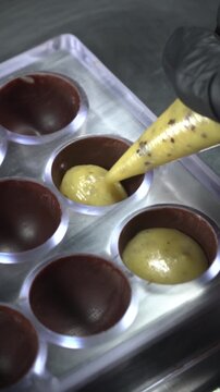 Rellenar Bombon de Chocolate con Maracuya