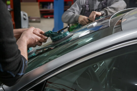 Car Windshield Replacement at Auto Workshop &ndash; Glass Installation and Repair Service