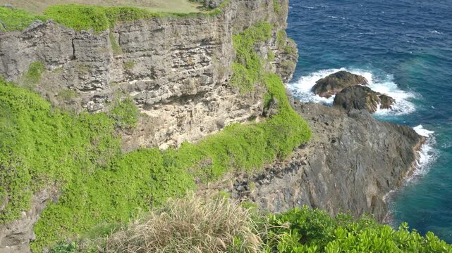 沖永良部島・田皆岬の雄大な断崖絶壁とコバルトブルーの海