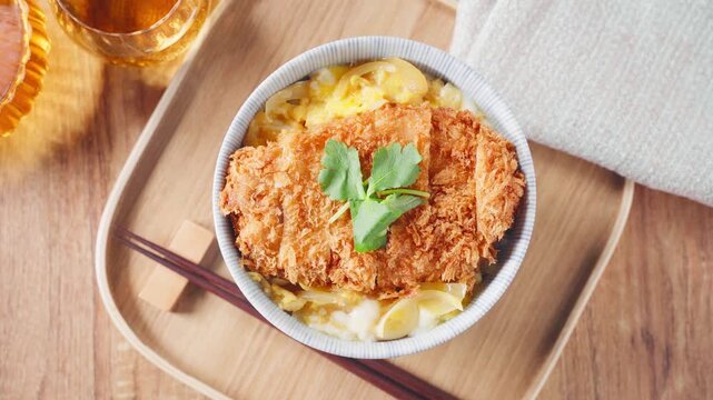 カツ丼 三つ葉を添えたとんかつの卵とじ丼
