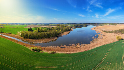  Wiosna na Warmii. Jezioro Umląg. © Janusz Lipiński