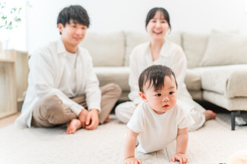Fototapeta premium Families with young children and babies playing in their living rooms (childcare, parenting, physical contact)