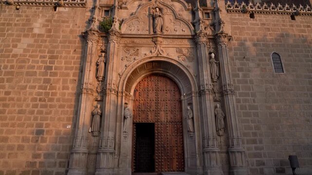 Fachada de la Iglesia de San Juan de los Reyes en Toledo, Castilla la Mancha, Espa&ntilde;a. Mayo de 2026.