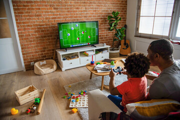 Father and son gaming session © Rawpixel.com