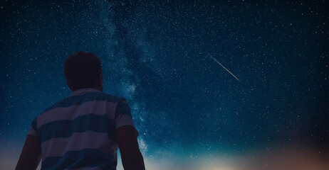 Fototapeta premium Amateur astronomer looking up at night skies, Milky way, stars and planets.