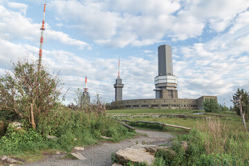 Obraz premium Großer Feldberg im Taunus in Hessen - Eine stimmungsvolle Landschaftsaufnahme aus Deutschland