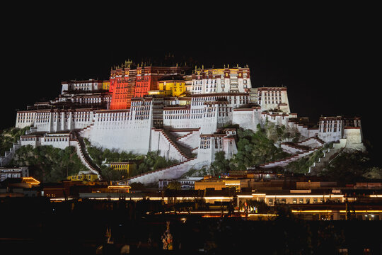 Potala Palace at Dusk
Lhasa, Autonomous Region of Tibet
