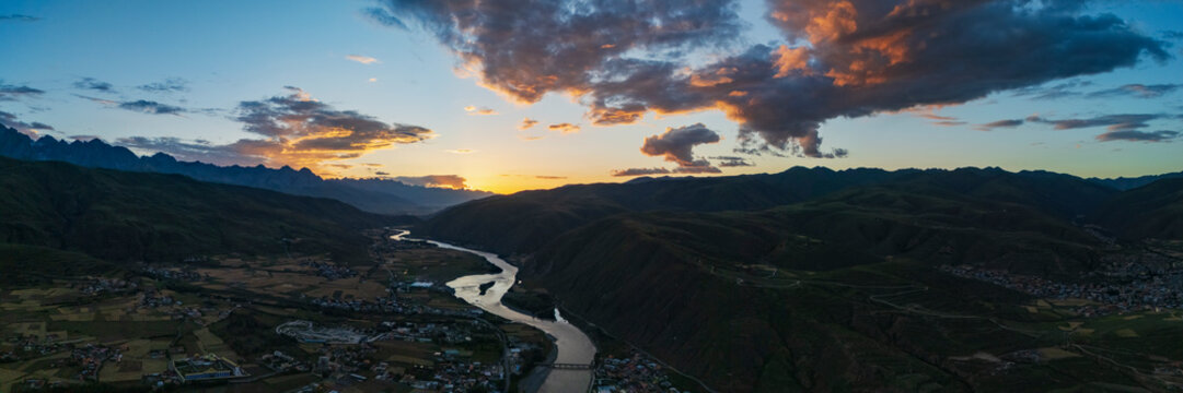 View of the Garze River and Mountains at Sunset
Garze, Sichuan Province, Kham Tibet