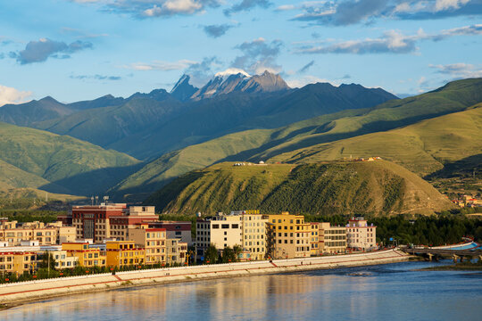 View of the Ganze River and Kawaluori Mountain at Sunset
Ganze, Sichuan Province, Kham Tibet,