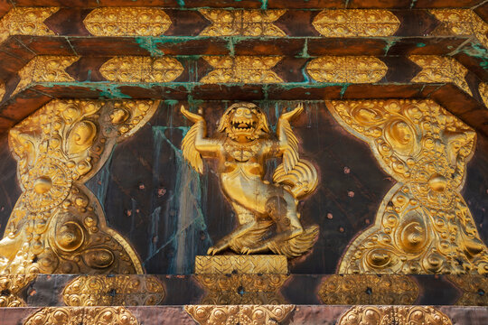 Detail on the Giant Buddha at Darchen Gar Monastery
Baiyu, Sichuan Province, Kham Tibet,