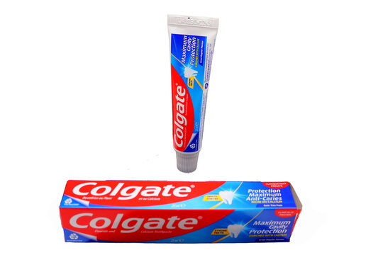 tube de dentifrice Colgate