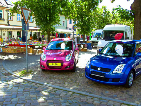 Templin, Brandenburgischen Landkreis Uckermark  / Deutschland - 20. Juni 2009: Autoausstellung auf dem Marktplatz der Altstadt