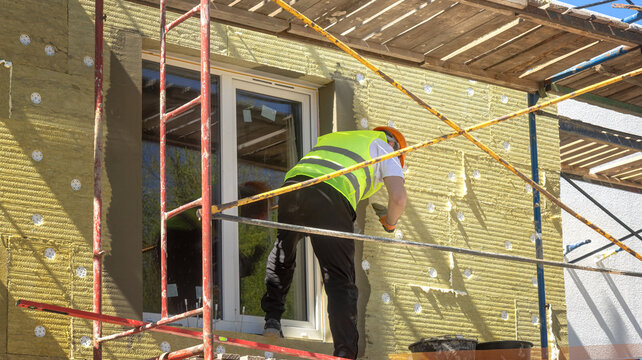 Detail of Exterior Wall Plastering and Thermal Insulation Installation