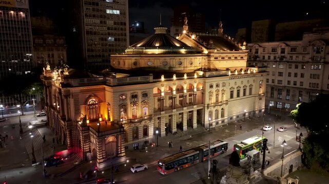 Vista a&eacute;rea do Teatro Municipal de S&atilde;o Paulo - Arquitetura Cl&aacute;ssica - Aerial view of the Municipal Theatre of Sao Paulo, iconic historic opera house - 4K drone footage