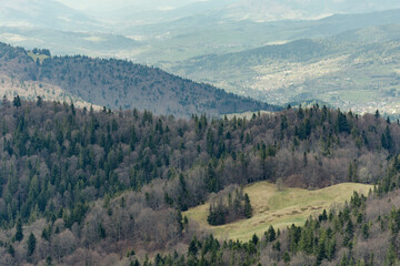 Panorama z wieży widokowej na szczycie Gorca  Gorczański Park Narodowy  wiosna © Grzegorz Polak