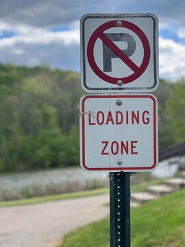 no parking loading zone sign