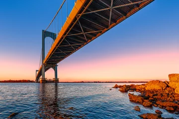 Bronx Whitestone Bridge at sunset in New York. The bridge connects Throggs Neck and Ferry Point Park, on the East River's northern shore, with the Whitestone neighborhood of Queens in the south. © mandritoiu