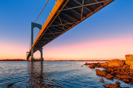 Bronx Whitestone Bridge at sunset in New York. The bridge connects Throggs Neck and Ferry Point Park, on the East River's northern shore, with the Whitestone neighborhood of Queens in the south.